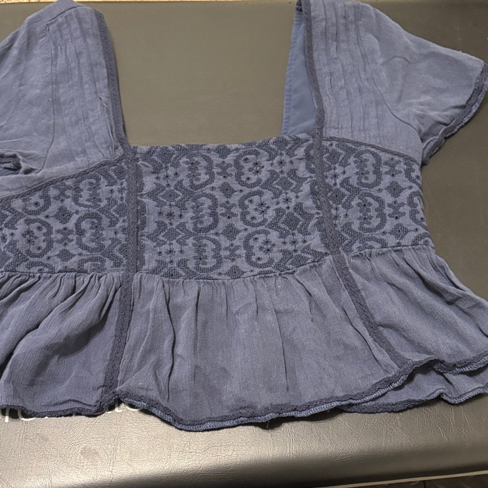 American Eagle cropped shirt